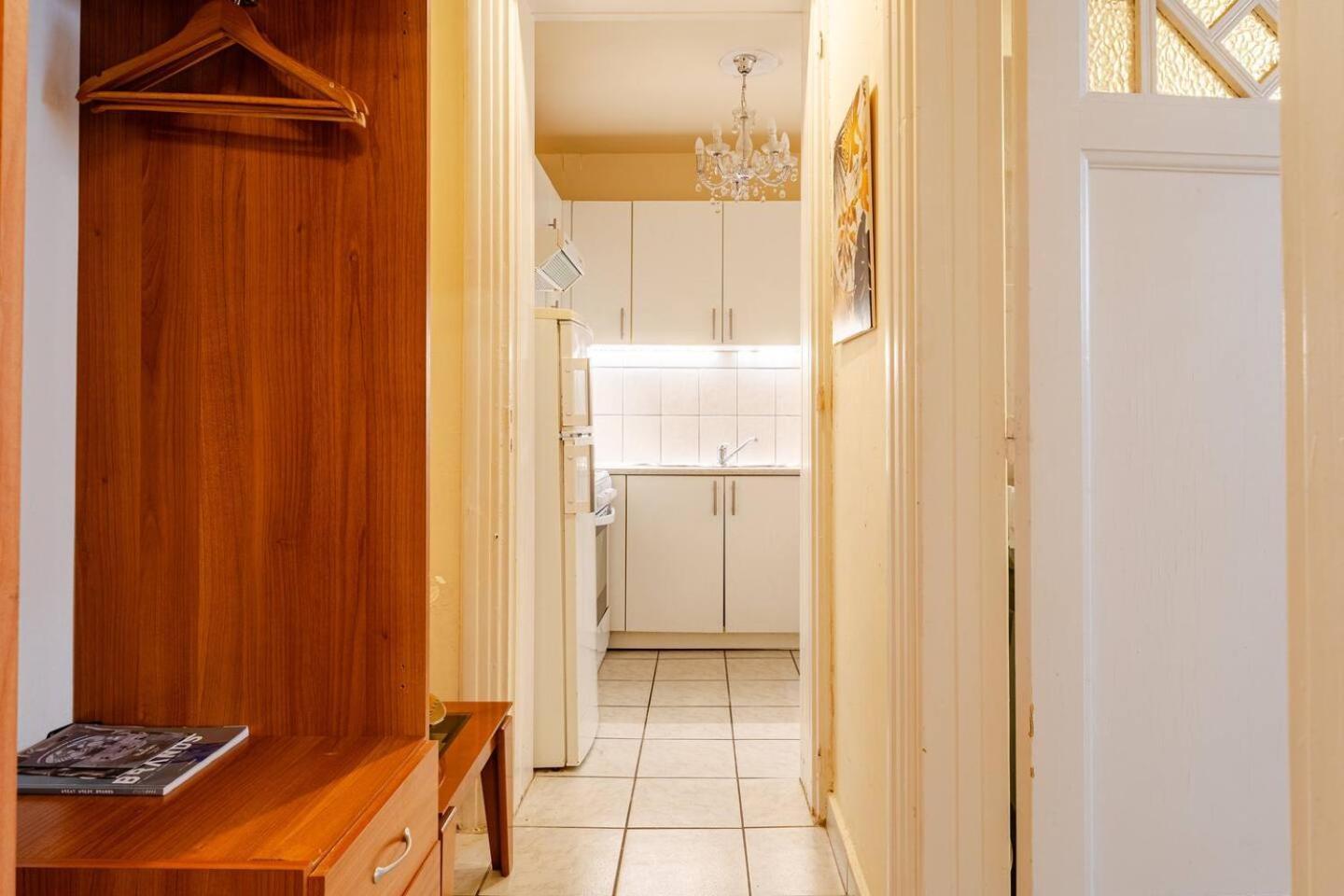 John'S Athenian Beauty 45M2 , Metro 7' Apartman Kültér fotó